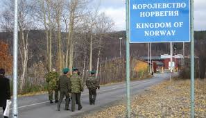 Den første offisielle kampen ble spilt 19. To Migranter Anholdt Ved Grensen Mellom Norge Og Russland Document
