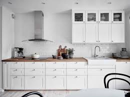 Ако искате да направите пространството си за готвене наистина изпъкващо, защо не изпробвате кухня в бяло?! Byalo I Drvo Idealna Kombinaciya Za Kuhnyata Galeriya Vsichko Za Zhenata