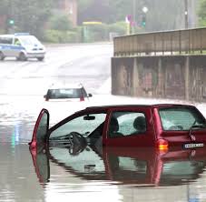 Und es bleibt weiterhin gewittrig. Uberflutungen Gewitter Und Starkregen Verwusten Nordrhein Westfalen Welt