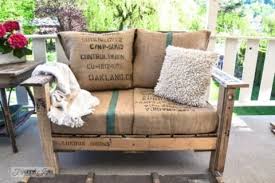 How To Build An Easy Diy Pallet Chair