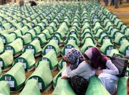 8,000 men, mostly muslim, were chased by serb troops and killed in 1995. Bosnia World Remember Srebrenica Massacre 17 Years Later Novinite Com Sofia News Agency