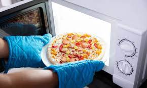 7 steps to make pizza in microwave