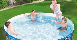 Kolam renang adalah pelengkap yang luar biasa untuk halaman belakang yang besar, adanya kolam renang akan menciptakan waktu bersama keluarga yang sangat baik dan menyediakan sarana olah. 5 Rekomendasi Kolam Renang Anak Untuk Di Rumah Popmama Com
