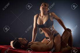 異性のパートナーが情熱的セックスの画像の写真素材・画像素材 Image 38029405