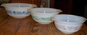 3 rare pyrex glass nesting mixing bowls