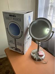 vanity mirror with magnification