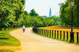 This park has an area of 142 hectares and is directly adjacent to kensington park gardens. What Makes Hyde Park Such An Iconic Park Premier Club Rewards Blog