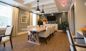 Furniture is important embellishment in our homes that makes the appearance of living place lively and comfortable. Position Of Dining Table As Per Vastu Vastu Colours For Dining Room