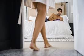 Zwei lesben treiben es im schlafzimmer. Wann Ist Die Beste Zeit Fur Sex Morgens Abends Oder Immer