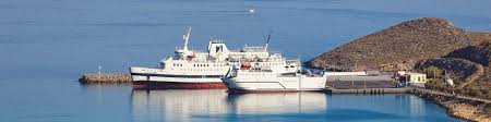 Τα κύθηρα συνδέονται ακτοπλοϊκά με τα λιμάνια του πειραιά, της νεάπολης, του γυθείου και του καστελίου κρήτης (κίσσαμος). Hafen Diakofti Insel Kythira Reisefuhrer Griechenland