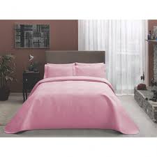 Покривките за легло ще ви помогнат да внесете ред в спалнята си и ще предпазят завивките и възглавниците ви от прах през целия ден. Ezik Stranen Pochten Pokrivalo Leglo Rozovo Pleasure Travel It