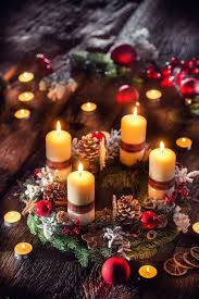 advent wreath with four white burning