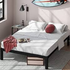 After i had that measurement i used a standard height size for a queen bed headboard and. Amazon Com Zinus Lorrick Metal Platform Bed Frame Mattress Foundation Easy Bolt Free Assembly Queen Furniture Decor