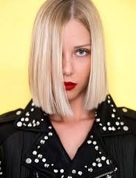 on trend haircuts for women with thin hair