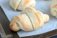 Are crescent rolls and croissants the same?