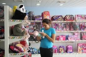 Resultado de imagen para juguetes en estantes de tiendas venezolanos