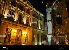 Mairie de nuit, Saint-Maximin la Sainte Baume, Var, France Photo Stock -  Alamy