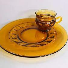 Vintage Amber Glass 10 034 Snack