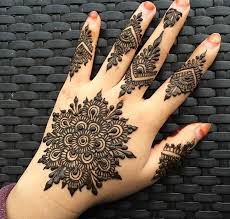 This half feet mehndi design on the list of easy henna designs for beginners is surely one of the prettiest easy henna designs to draw on feet. 101 Motif Mehndi Design 2020 Simple Trending Mehndi Designs