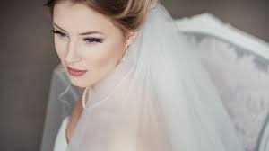 best wedding makeup idea for blue eyes