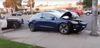 Tesla Model 3 Crashes Head On Into Traffic Light Pole Shows