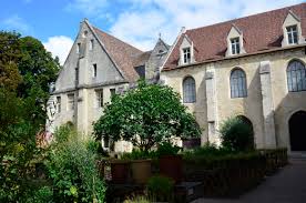 A abadia real de Royaumont e seus jardins – A França e o mundo em cena