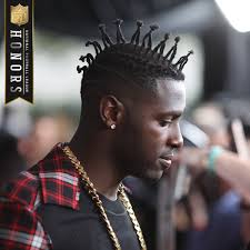 After he was in this hairstyle he thought of likes and being a celebrity he inspires people. Antonio Brown Hairstyle 2017 Hairstyle