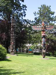 They can be placed to grant various passive bonuses to the player. Totem Pole Wikipedia