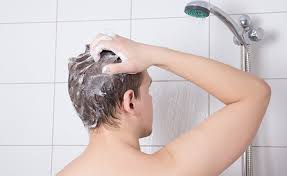 朝の洗髪習慣が薄毛の原因に？朝シャンが頭皮環境を悪化させる3つの理由 | 薄毛・抜け毛研究所