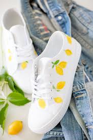Take some old heels and make them amazing! Lemon Print Shoes Diy Video Craftberry Bush Painted Shoes Diy Painted Clothes Diy Painted Shoes