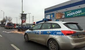 Dwa pojazdy osobowe zderzyły się na ul. Katowice Wypadek I Ogromny Korek Na Al Rozdzienskiego Przy Castoramie Zderzyly Sie Opel I Bmw