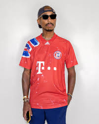 Descubre la mejor forma de comprar online. Fc Bayern Munchen It Suits You Pharrell Williams Https Fc Bayern Shirt Human Race Facebook
