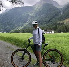 Trail / all mountain bikes sind die allrounder unter den mountainbikes: Trendsport Ich Hasste Fahrradfahren Bis Ich Auf Dem E Mountainbike Sass Welt