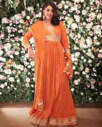 sanam jung looked bewitching in orange