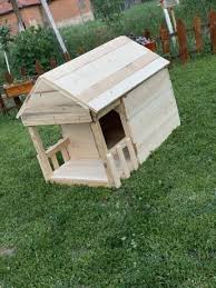 Къща за куче от здрава, устойчива пластмаса и алуминиеви кантове, предпазващи от нагризване. Prodavam Drvena Ksha Za Kuche Adbgd Zoo