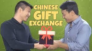 exchange gifts with a chinese person