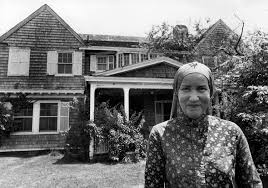 the real history of the grey gardens house