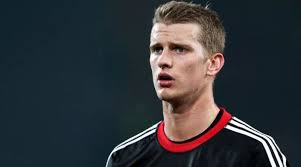 Born 27 april 1989) is a german footballer who plays as a central defender and defensive midfielder for bundesliga club bayer leverkusen and germany national team.he was raised in brannenburg and started his football career playing for tsv brannenburg. Lars Bender