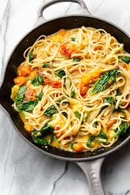 fresh spinach and tomato pasta salt