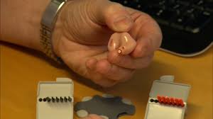 See full list on wikihow.com How To Change The Wax Guard On Your Hearing Aid Honiton Hearing Centre