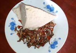 3.put the omena in a source pan, dry then it. Step By Step Guide To Prepare Favorite Fried Omena With Ugali Cook Recipes