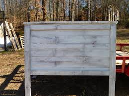 Simplicity and the beauty of soild wood come together in this headboard to transform a room. Diy Pallet Queen Size Headboard Pallet Furniture Plans