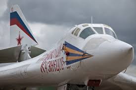 Tupolev Tu-160 (Bombardero pesado supersónico de geometría variable  Rusia) Images?q=tbn:ANd9GcTr4CP2g3-un_OUr3sEIqY6dAWZBhSdg-c7xui_FIMF7rpg80uP 