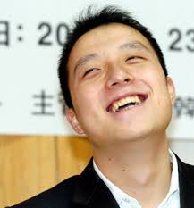 http://www.usgo.org/news/wp-content/ Gu Li. Gǔ Lì (古力; born Feb. 3 1982) is a Chinese professional Go player who reached 9-dan in 2006. - 2013.04.01_GuLi