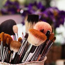 your ultimate guide to make up brushes