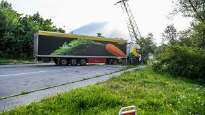 Traffic delay information supplied by uk traffic delays. The Pylon Threatened After The Truck Accident In Imst A12 Fucaa