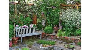 Един алпинеум винаги подобрява външния вид на градината, затова дори да е на равно място. Szdajte Si Uyutno Ktche 12 Idei Gradina 24