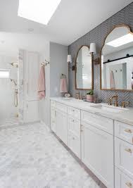 This stainless steel large single cabinet with it white gloss interior is ideal for neatly storing your toiletries away from sight. 75 Beautiful Bathroom With White Cabinets Pictures Ideas June 2021 Houzz