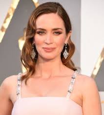 Blunt was born on february 23, 1983, in roehampton, south west london, england, the second of four children in the family of joanna mackie, a. Emily Blunt Bilder Star Tv Spielfilm