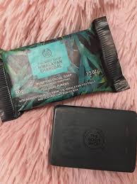 Review + demo of the body shop himalayan charcoal purifying glow maskhi! The Body Shop Himalayan Charcoal Purifying Facial Soap Review